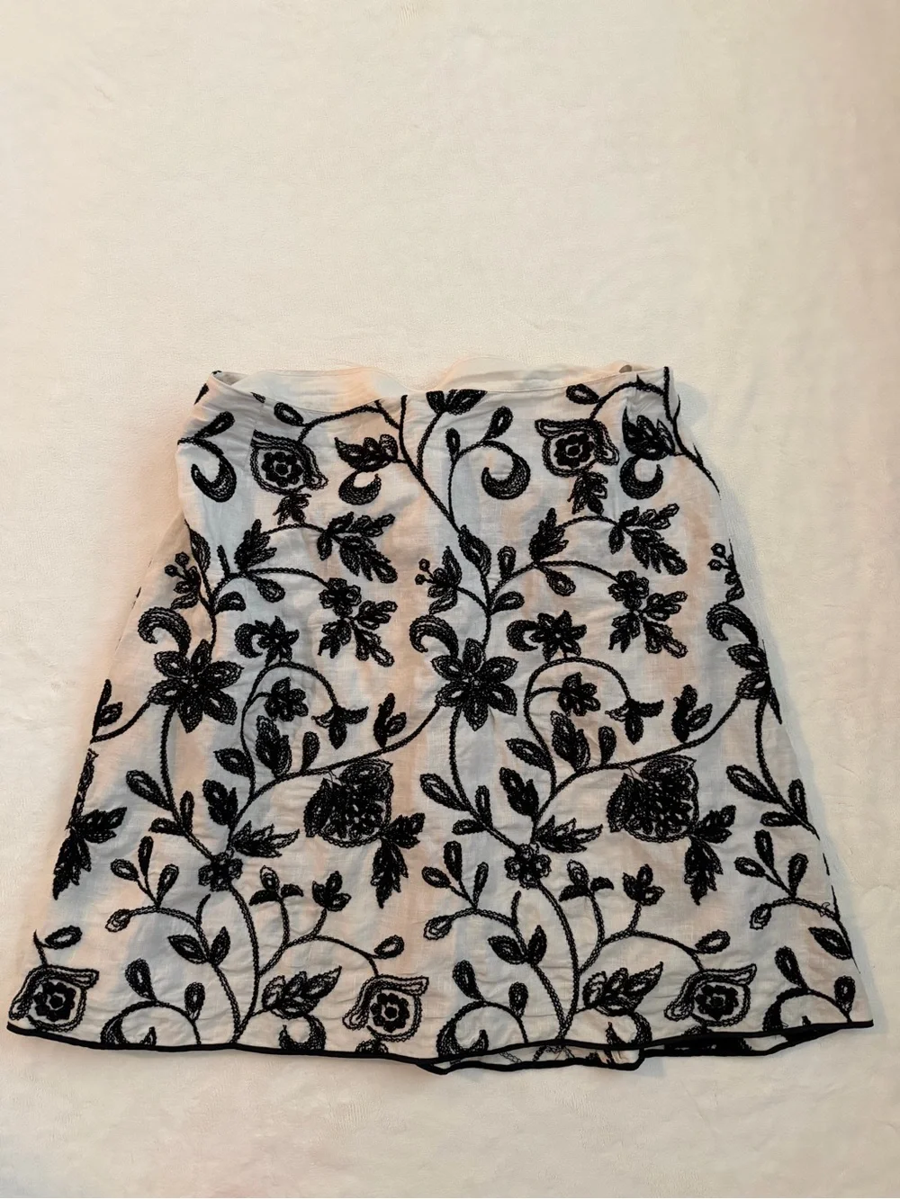 il gilet 100% Linen Black Off White Embroidered Floral Skirt Size 14 Cottagecore